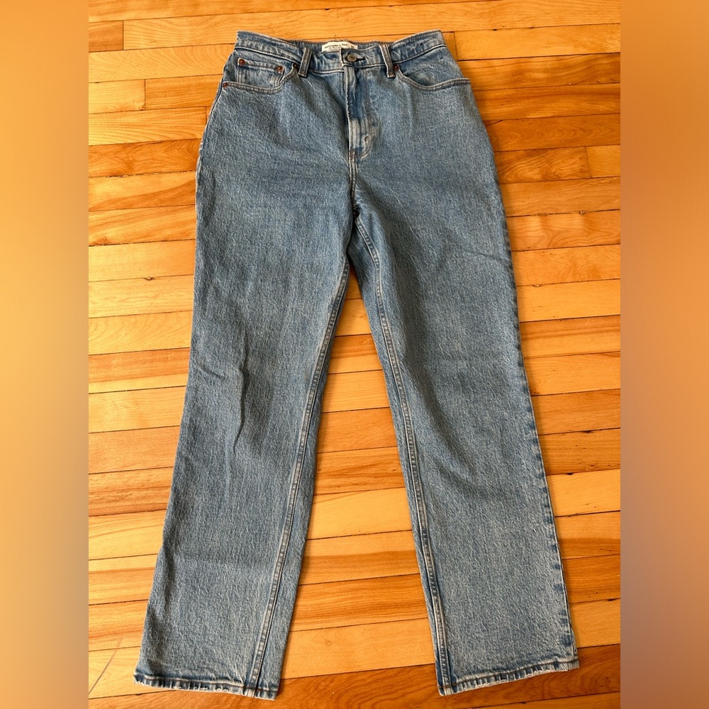 Abercrombie & Fitch 90’s Straight Ultra High Rise Curve Love Medium Wash Jeans - Picture 4 of 5